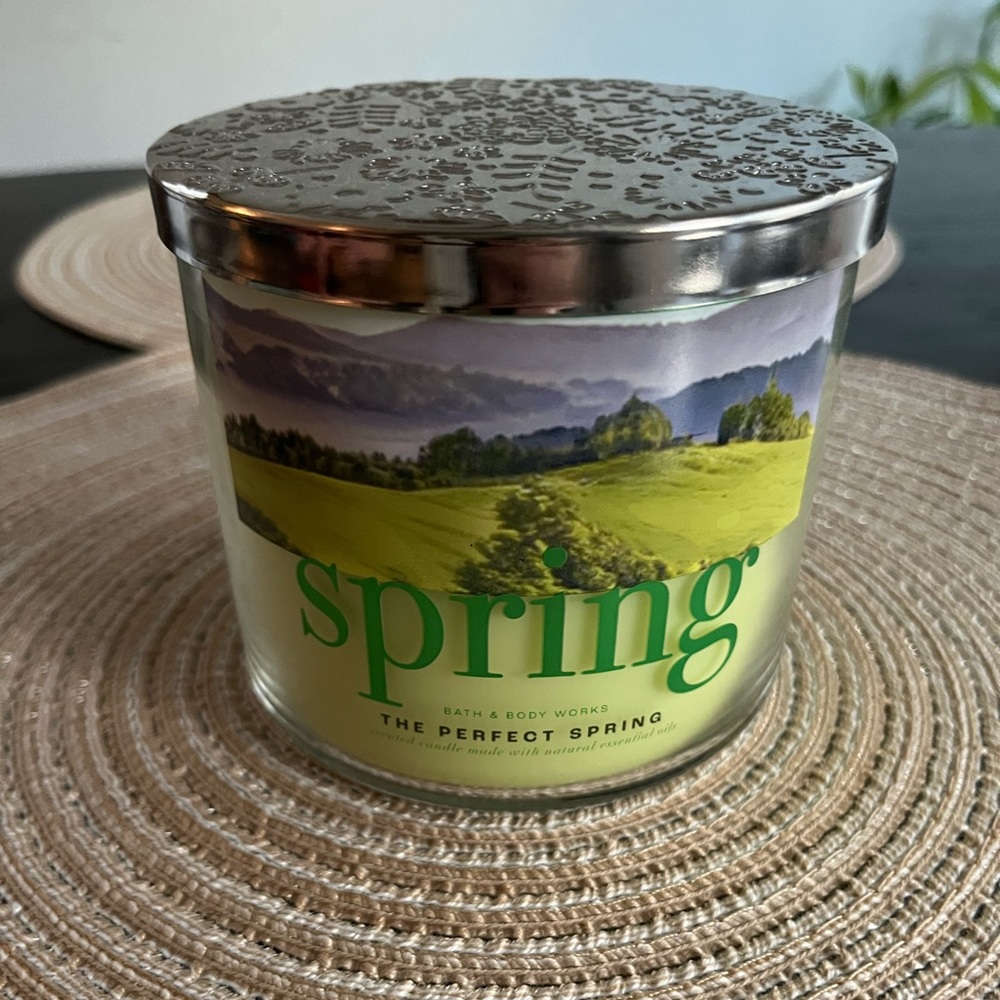 BATH & BODY WORKS The Perfect Spring Candle